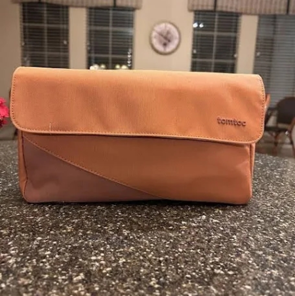 Tomtoc Shoulder Bag Clutch in Rust